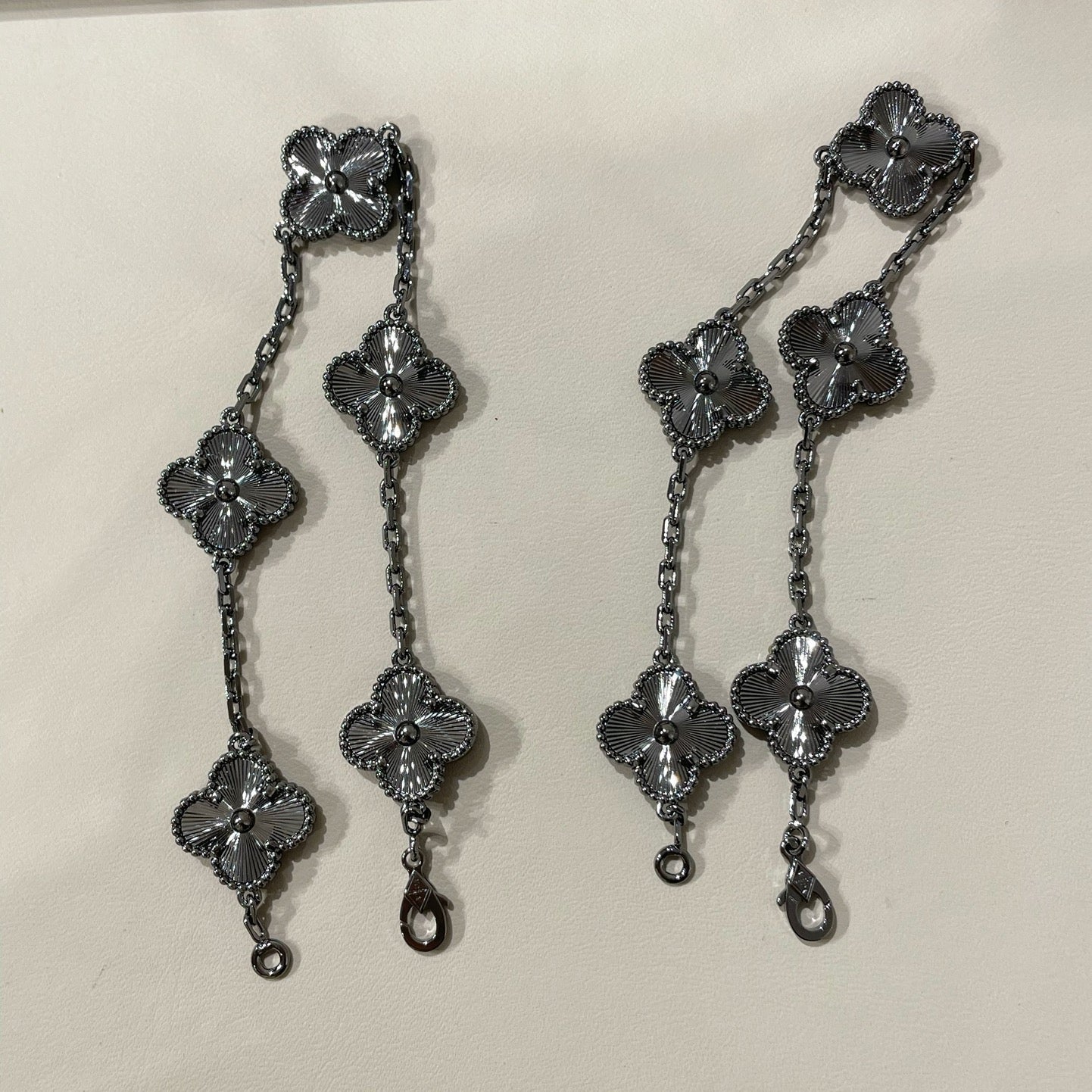 [Spark]CLOVER 5 MOTIF BLACK BRACELET
