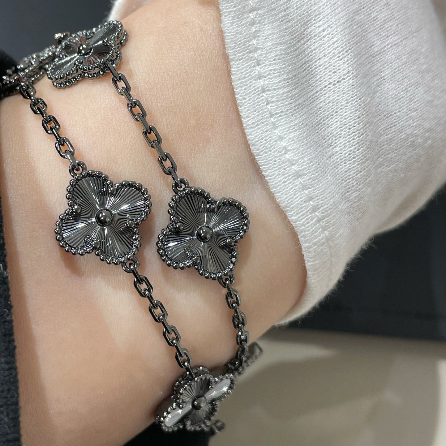 [Spark]CLOVER 5 MOTIF BLACK BRACELET