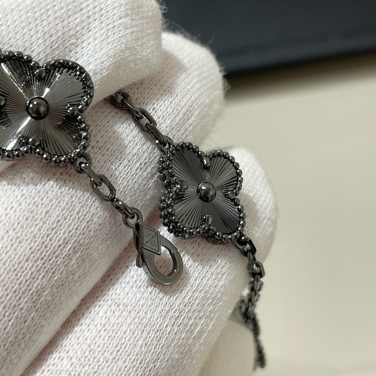 [Spark]CLOVER 5 MOTIF BLACK BRACELET