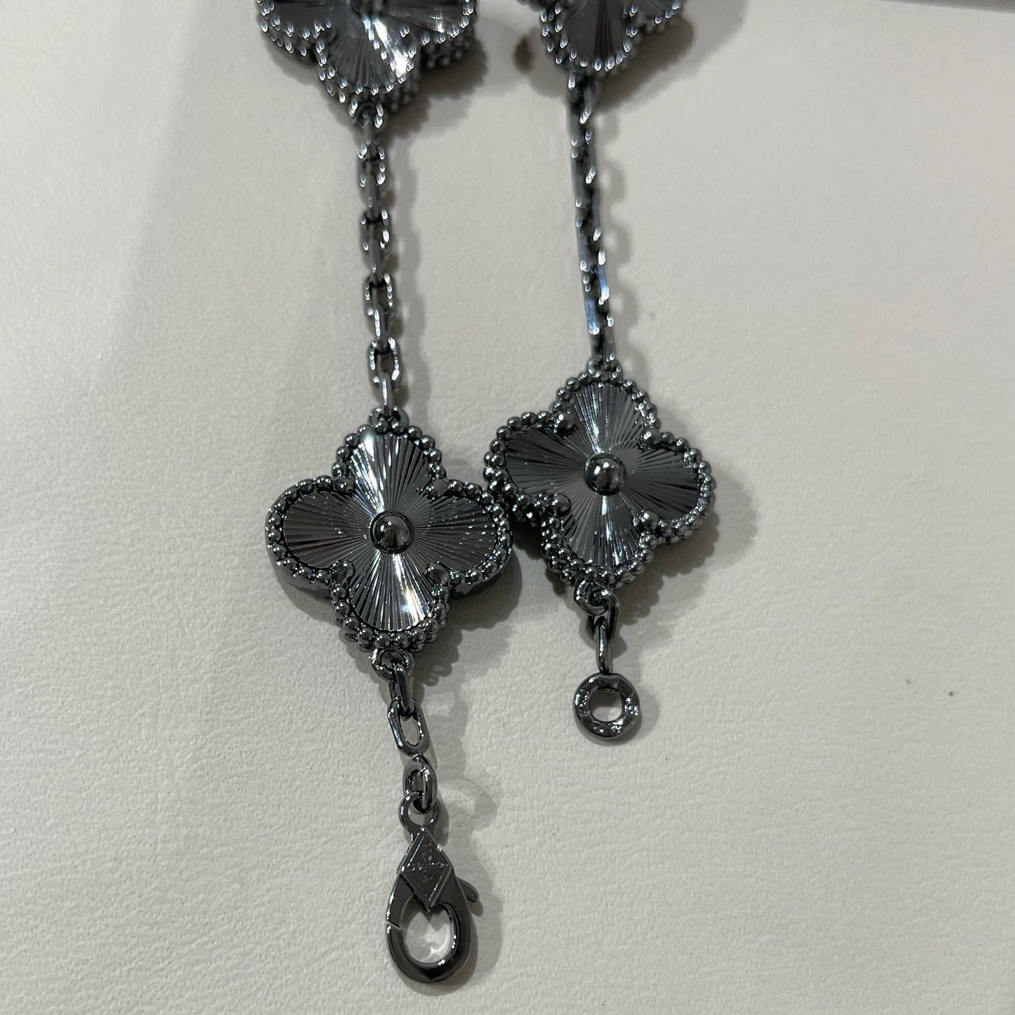 [Spark]CLOVER 5 MOTIF BLACK BRACELET