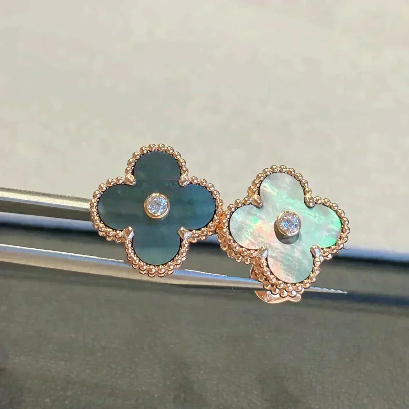 [Spark]CLOVER MEDIUM 1 MOTIFS GRAY MOP  DIAMOND EARRINGS