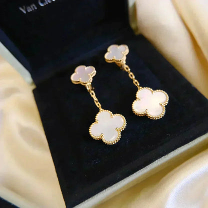 [Spark]CLOVER 2 MOTIF WHITE MOP EARRINGS