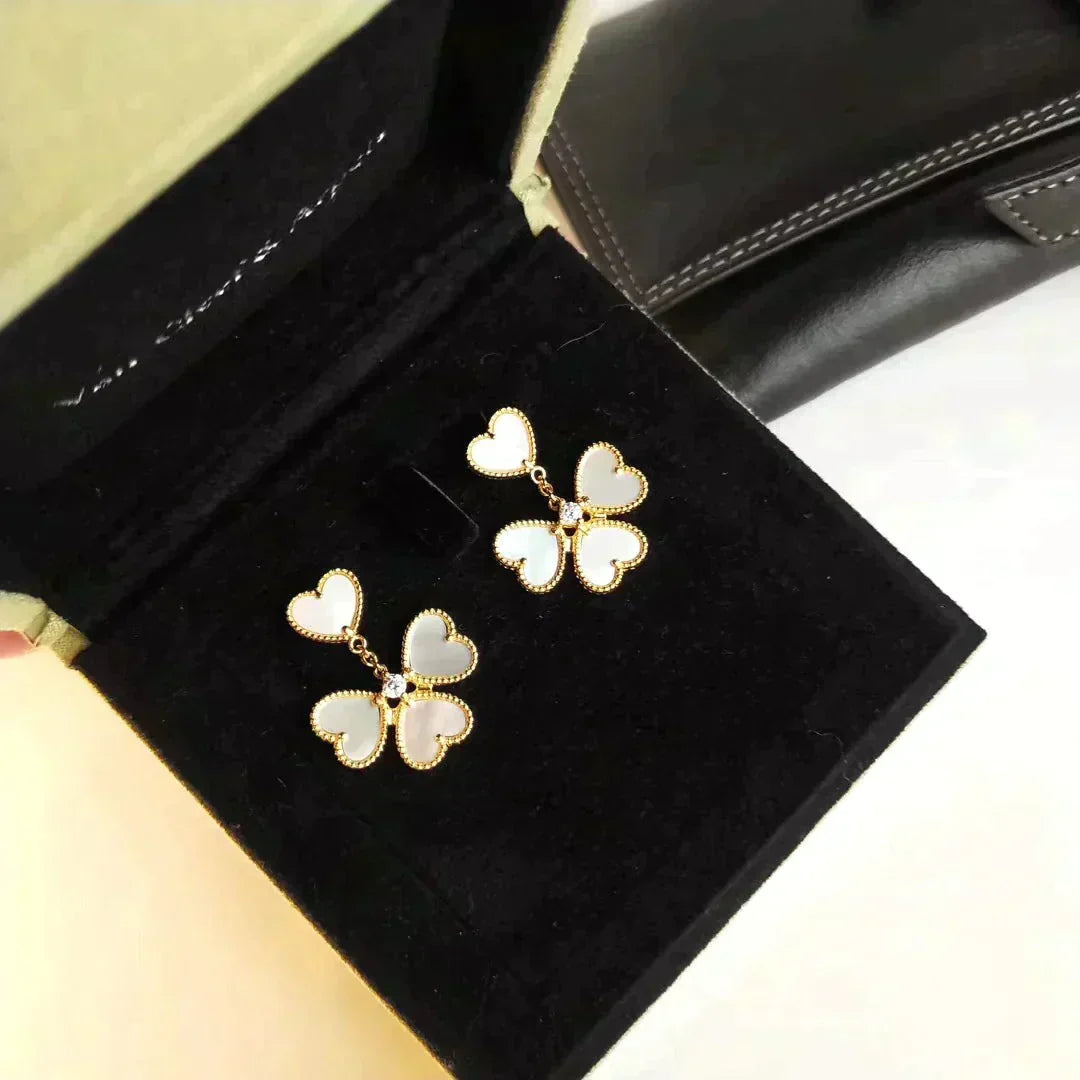 [Spark]CLOVER SWEET WHITE MOP EARRINGS