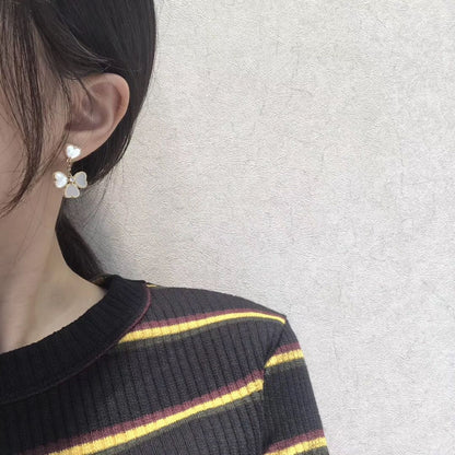 [Spark]CLOVER SWEET WHITE MOP EARRINGS