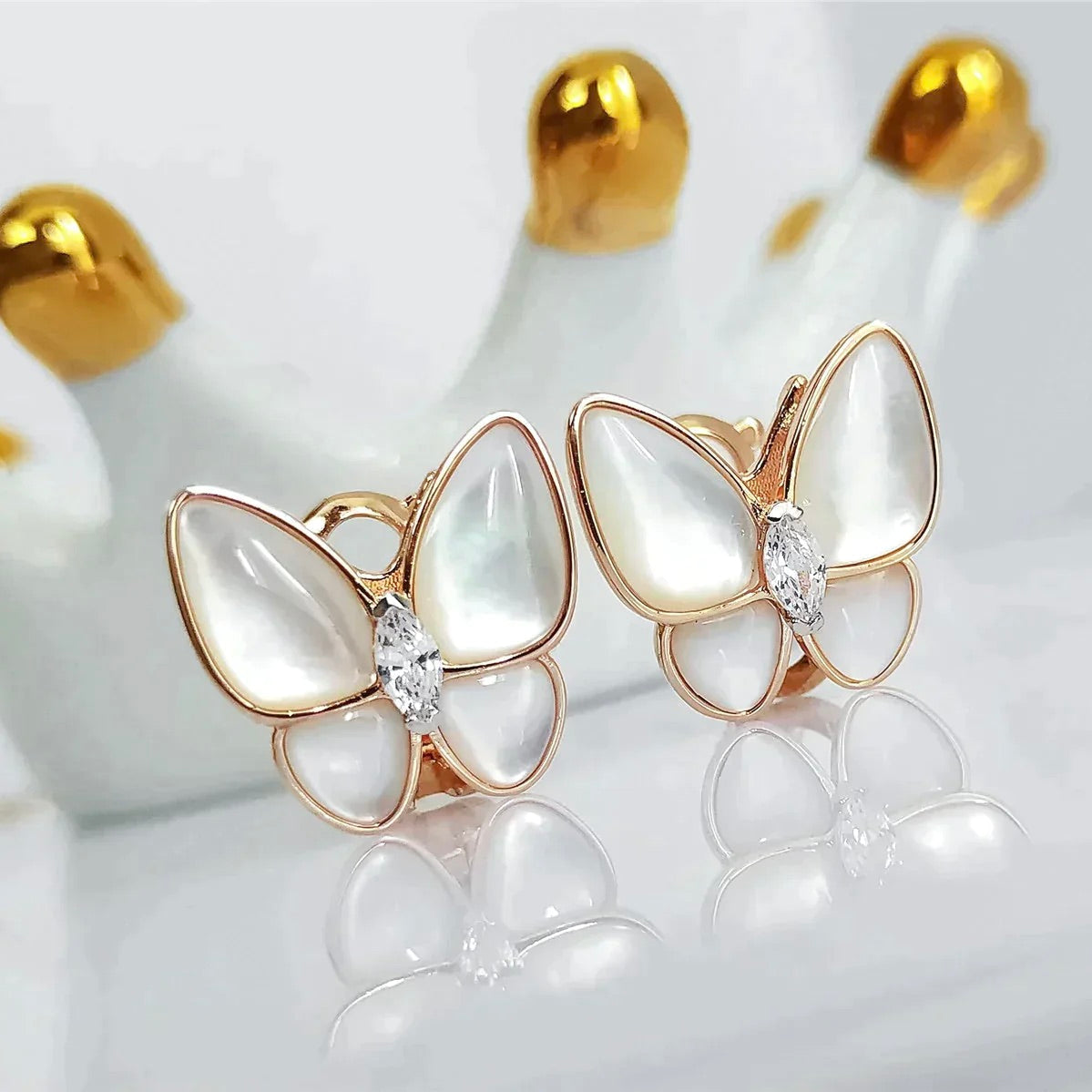 [Spark]BUTTERFLY MOP DIAMOND EARRINGS