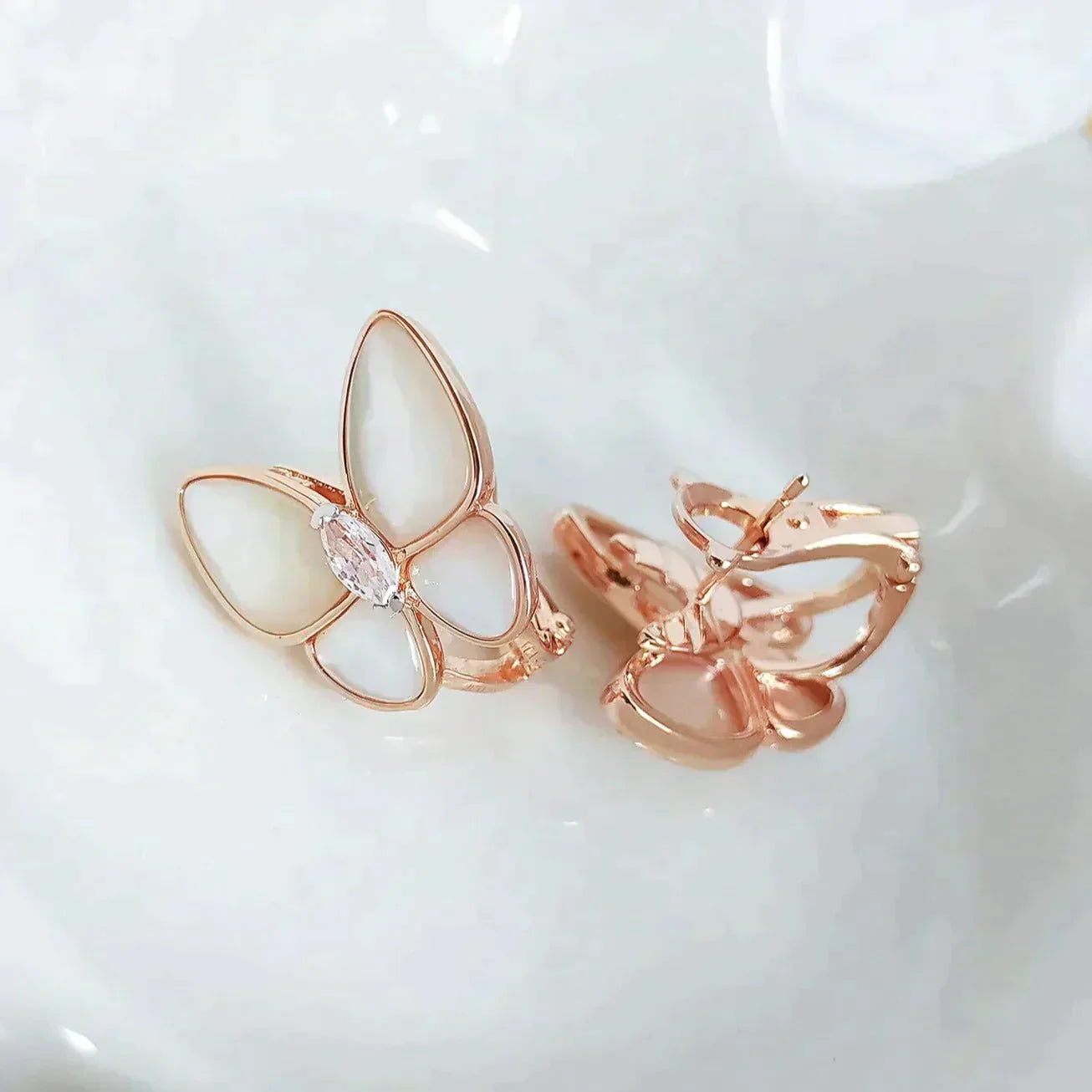 [Spark]BUTTERFLY MOP DIAMOND EARRINGS