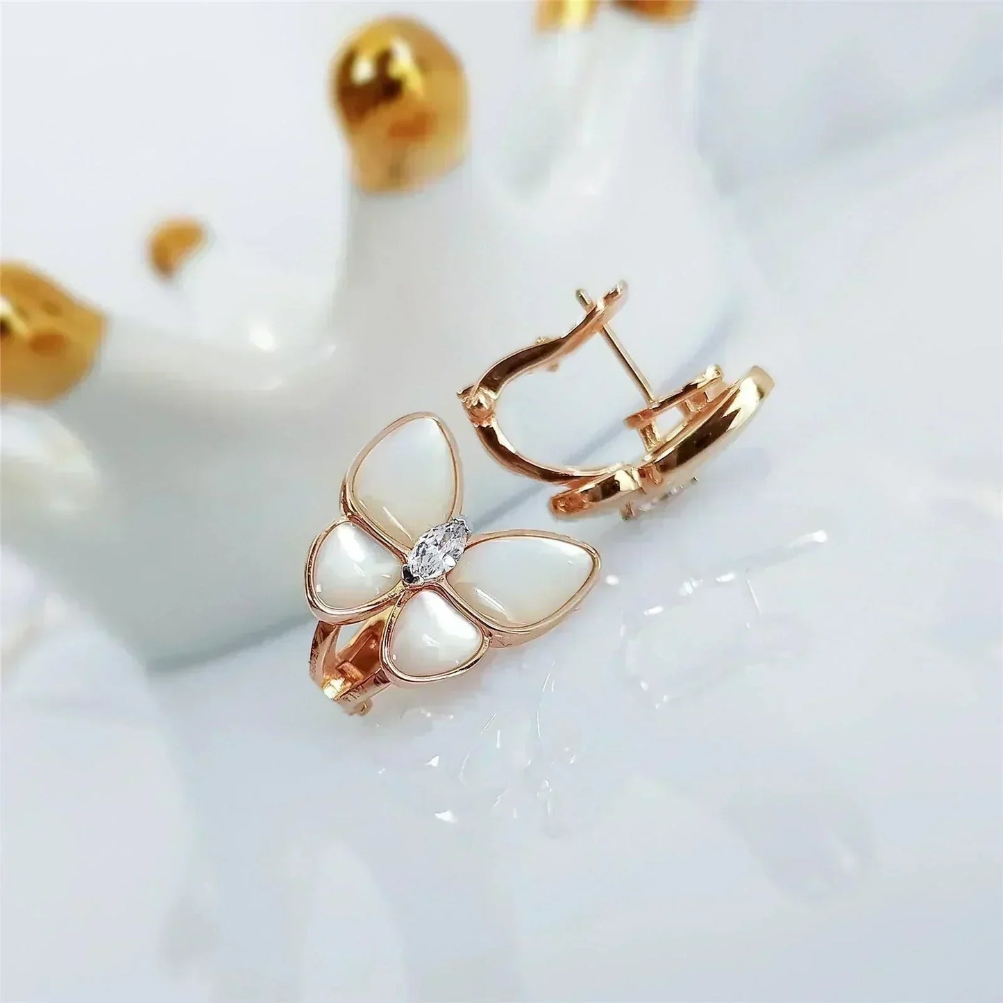 [Spark]BUTTERFLY MOP DIAMOND EARRINGS