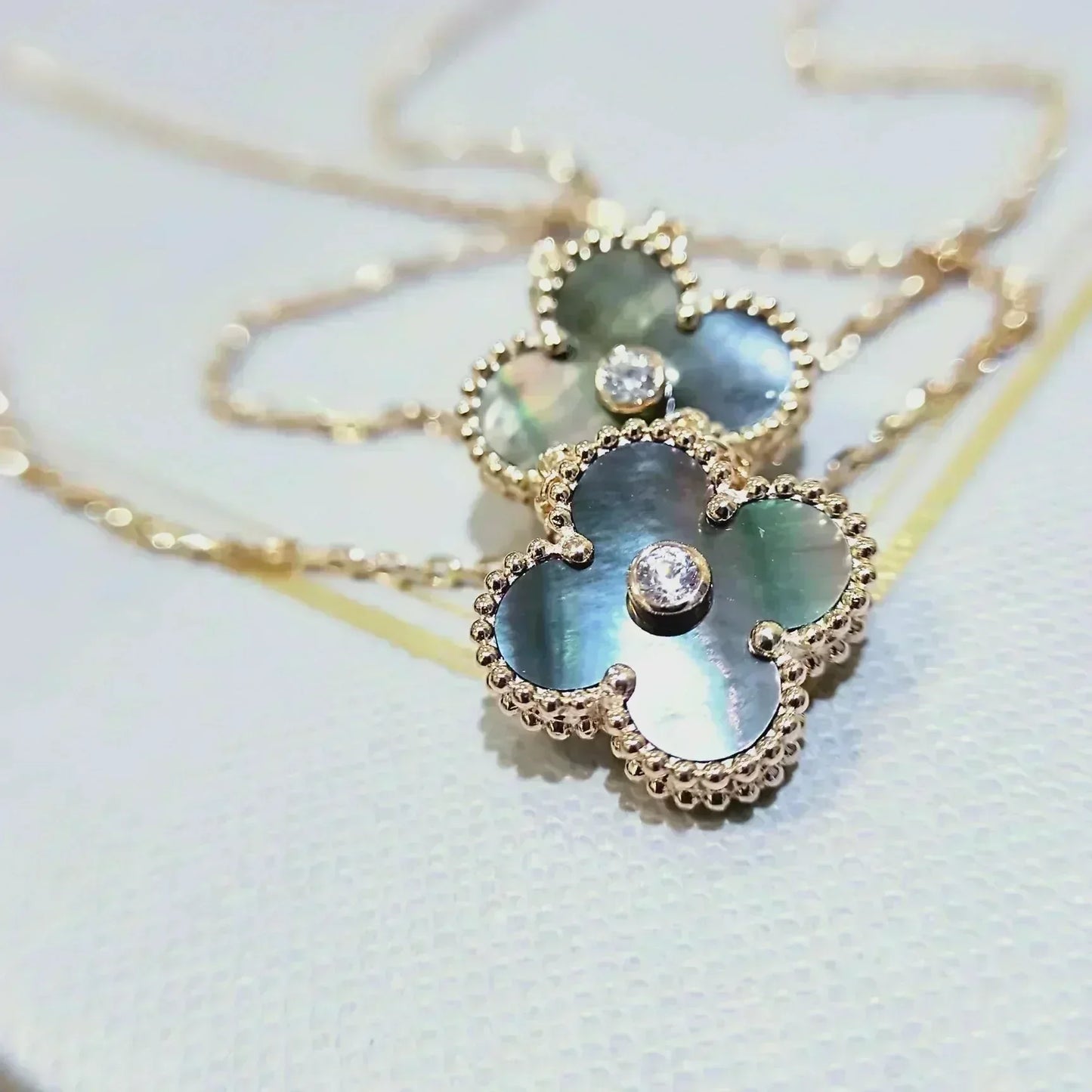 [Spark]CLOVER 15MM DIAMOND AND MOTHER-OF-GREY NECKLACE