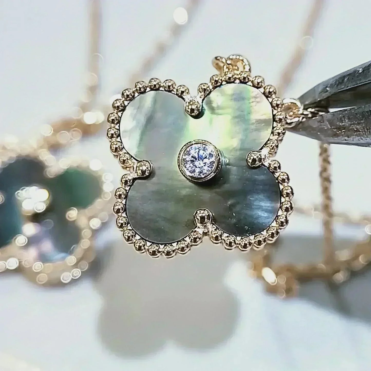 [Spark]CLOVER 15MM DIAMOND AND MOTHER-OF-GREY NECKLACE