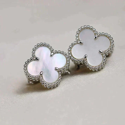 [Spark]CLOVER MEDIUM 1 MOTIFS  WHITE MOP EARRINGS SILVER