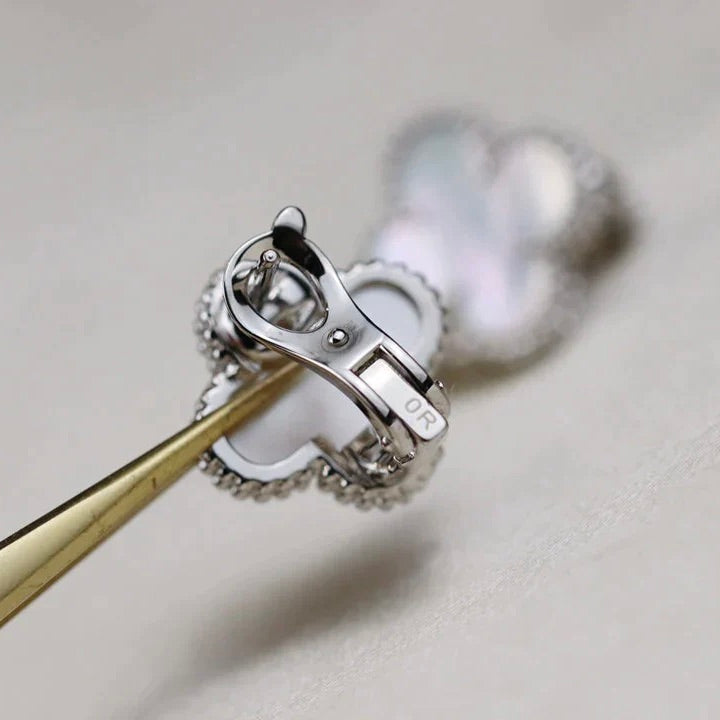 [Spark]CLOVER MEDIUM 1 MOTIFS  WHITE MOP EARRINGS SILVER