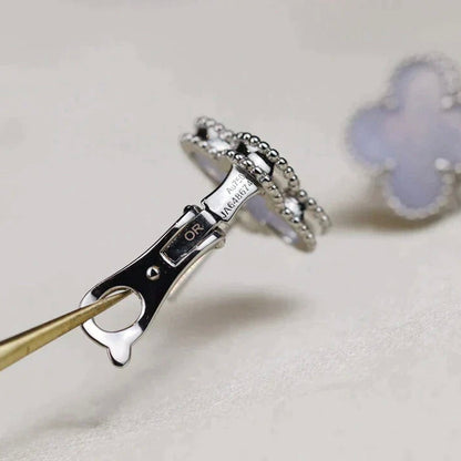 [Spark]CLOVER MEDIUM 1 MOTIFS  WHITE MOP EARRINGS SILVER