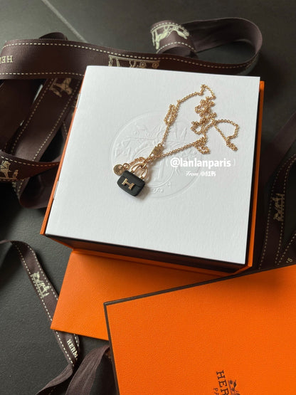 [Spark]CONSTANCE BLACK PEDANT PINK GOLD NECKLACE