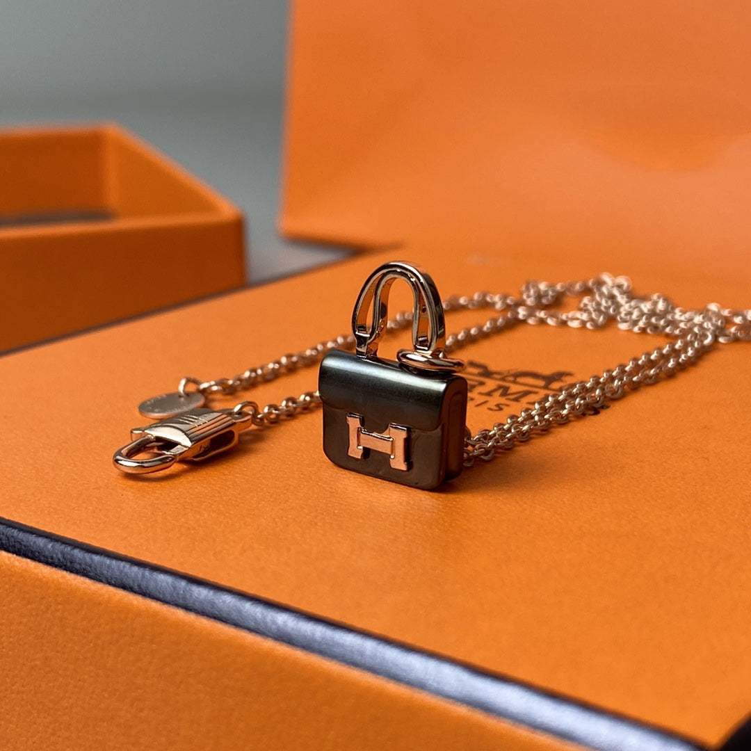 [Spark]CONSTANCE BLACK PEDANT PINK GOLD NECKLACE