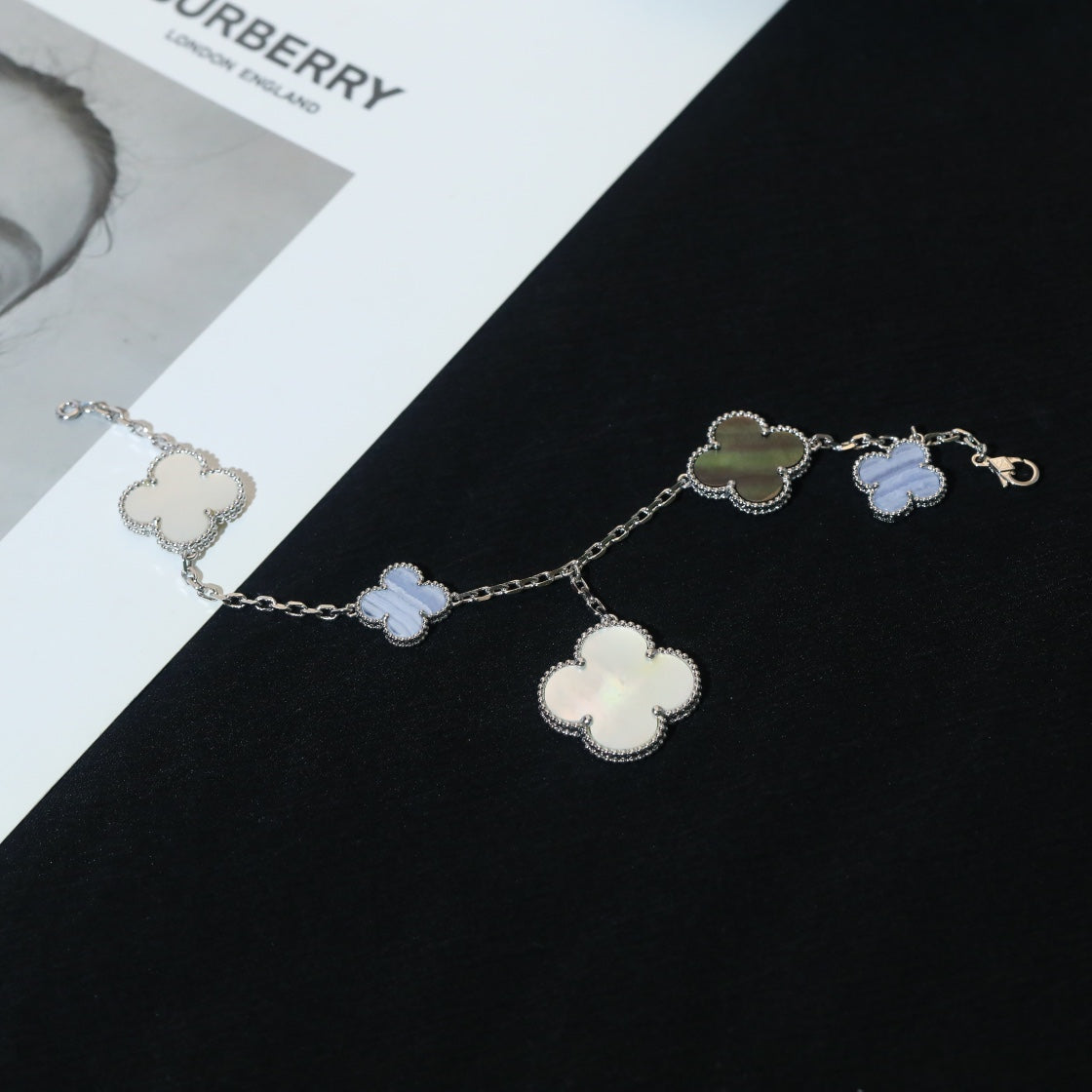 [Spark]CLOVER BRACELET 5 MOTIFS MOP CHALCEDONY SILVER