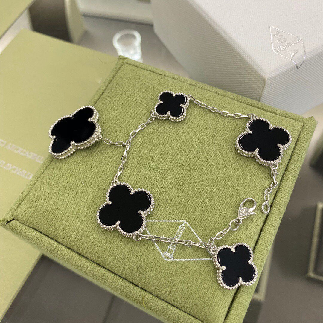 [Spark]CLOVER 5 MOTIFS SIVLER ONYX BRACELET