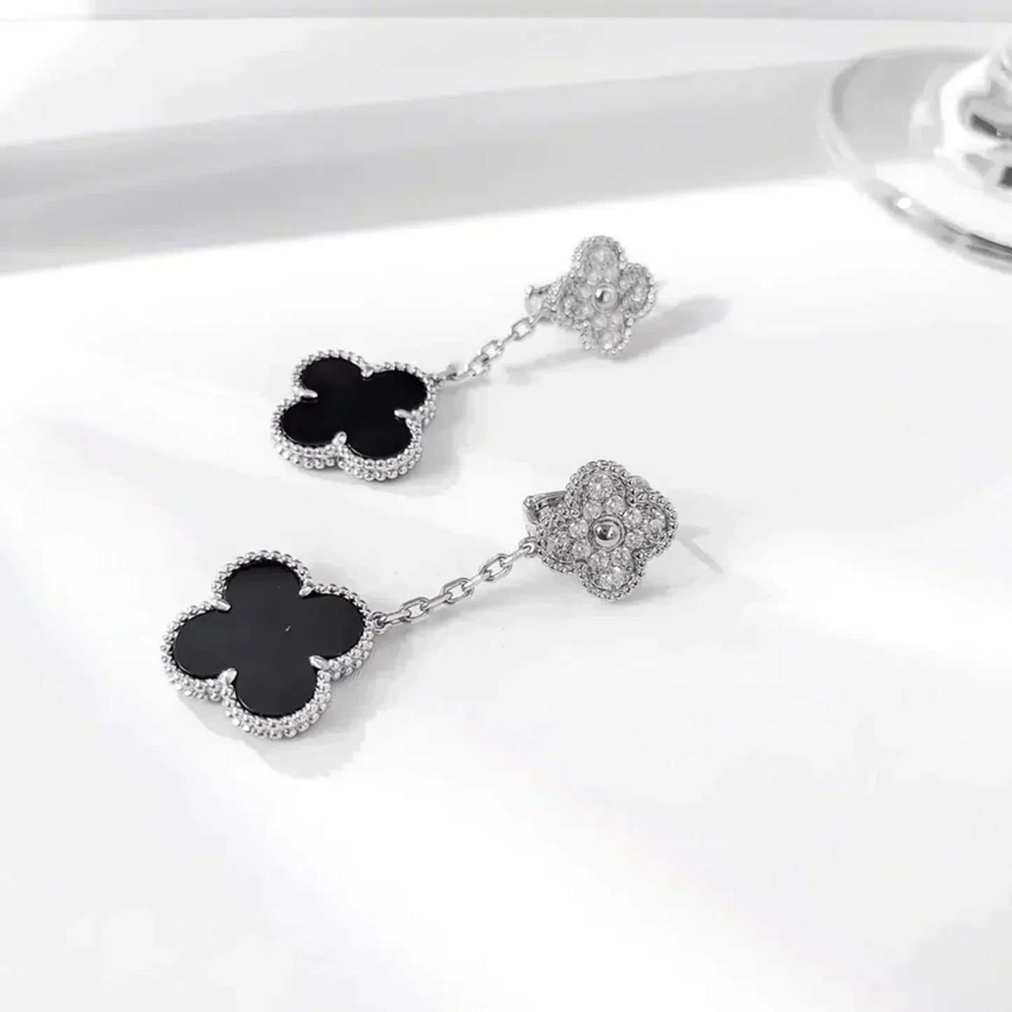 [Spark]CLOVER 2 MOTIFS  DIAMOND ONYX EARRINGS SILVER