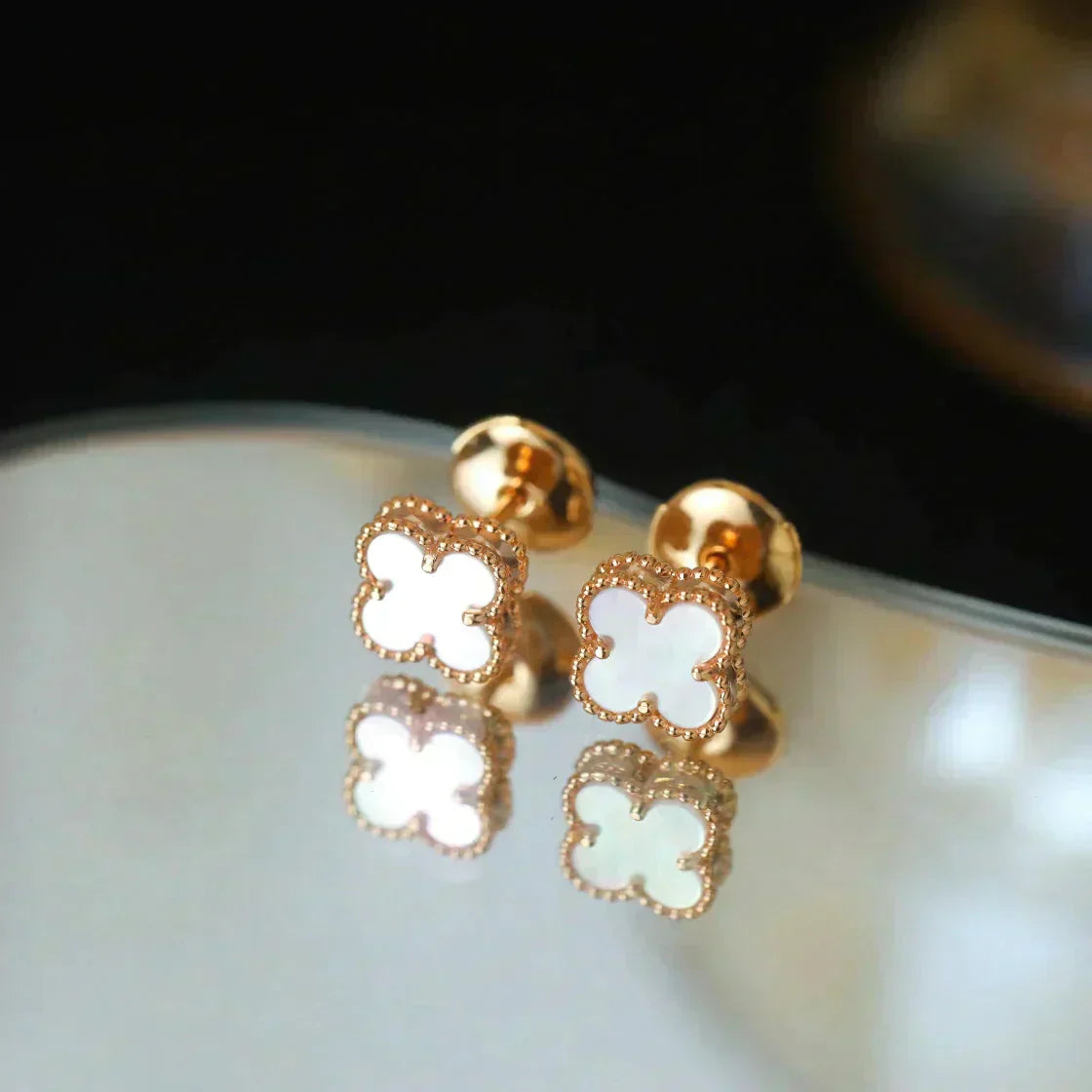 [Spark]CLOVER MINI 9.5MM WHITE MOP EARRINGS