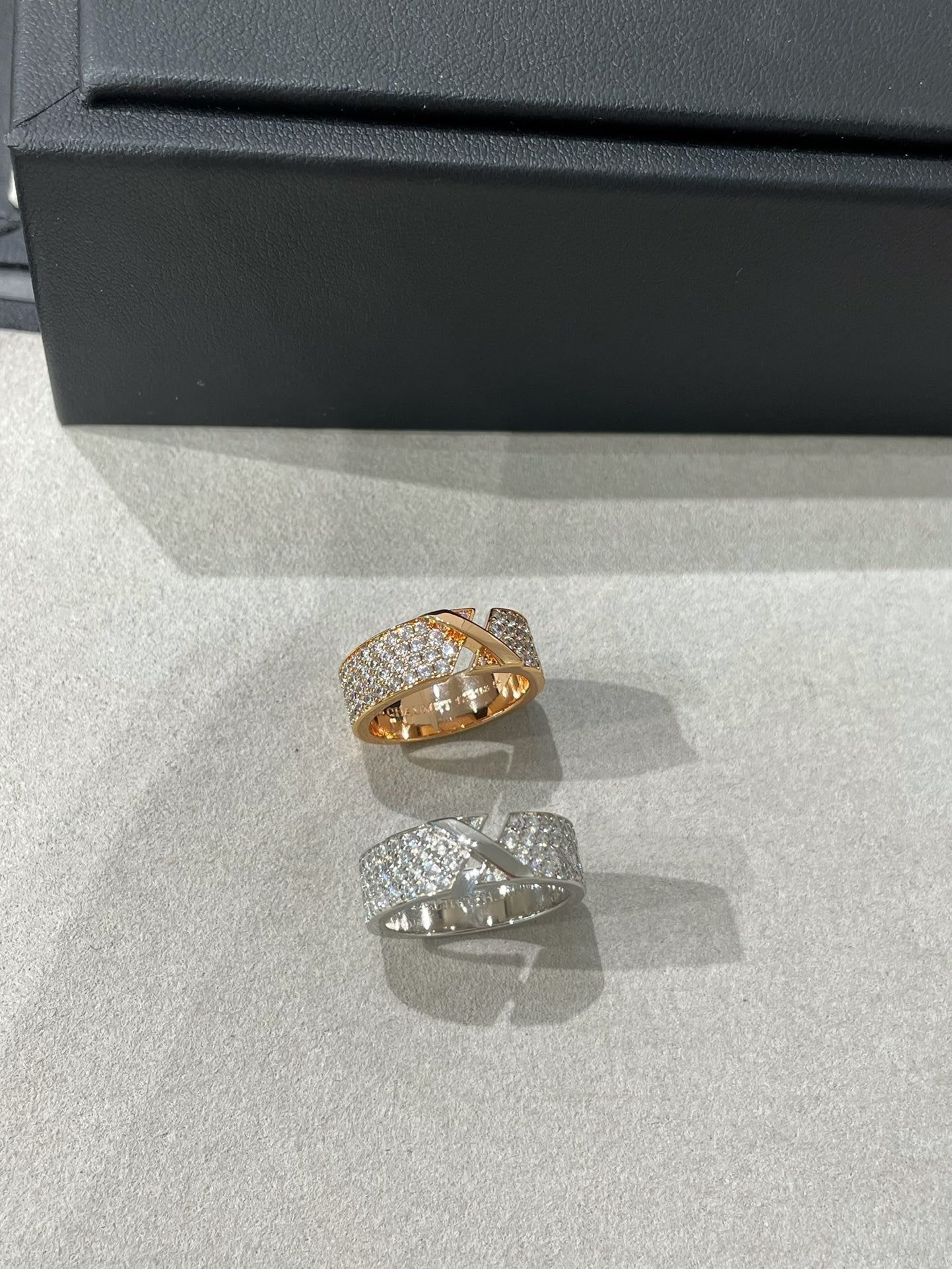 [Spark]LIENS EVIDENCE  DIAMOND PAVED RING