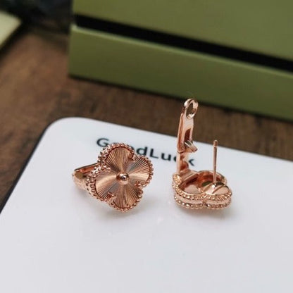 [Spark]CLOVER MEDIUM STUD EARRINGS