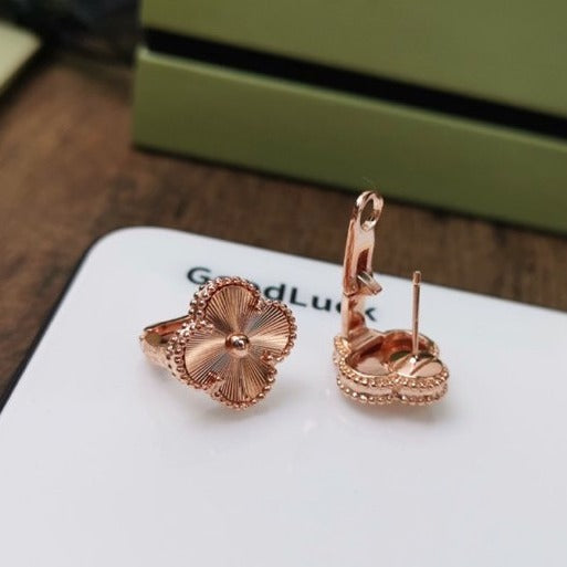 [Spark]CLOVER MEDIUM STUD EARRINGS