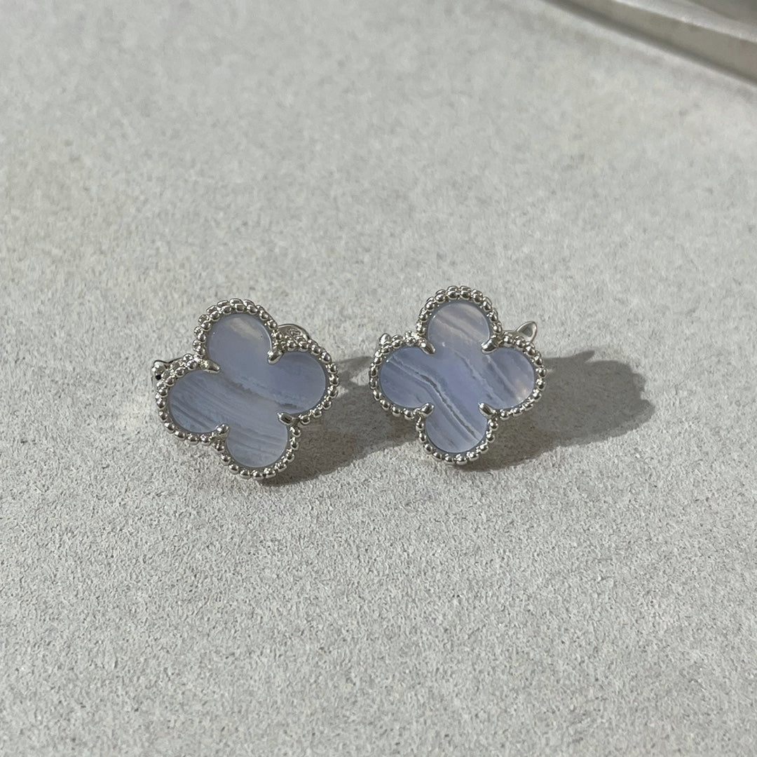 [Spark]CLOVER CHALCEDONY SILVER STUD EARRINGS