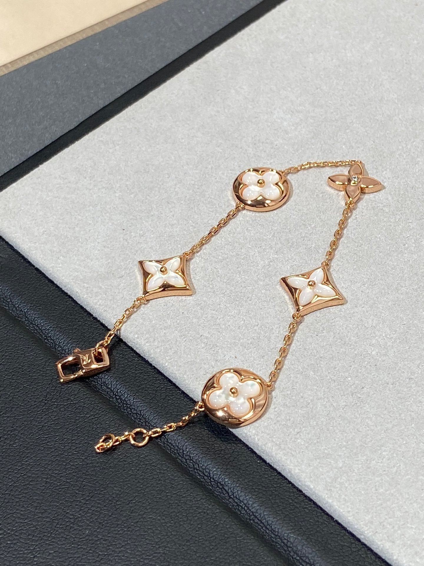 [Spark]STAR AND SUN 5 MOTIF MOP PINK GOLD BRACELET