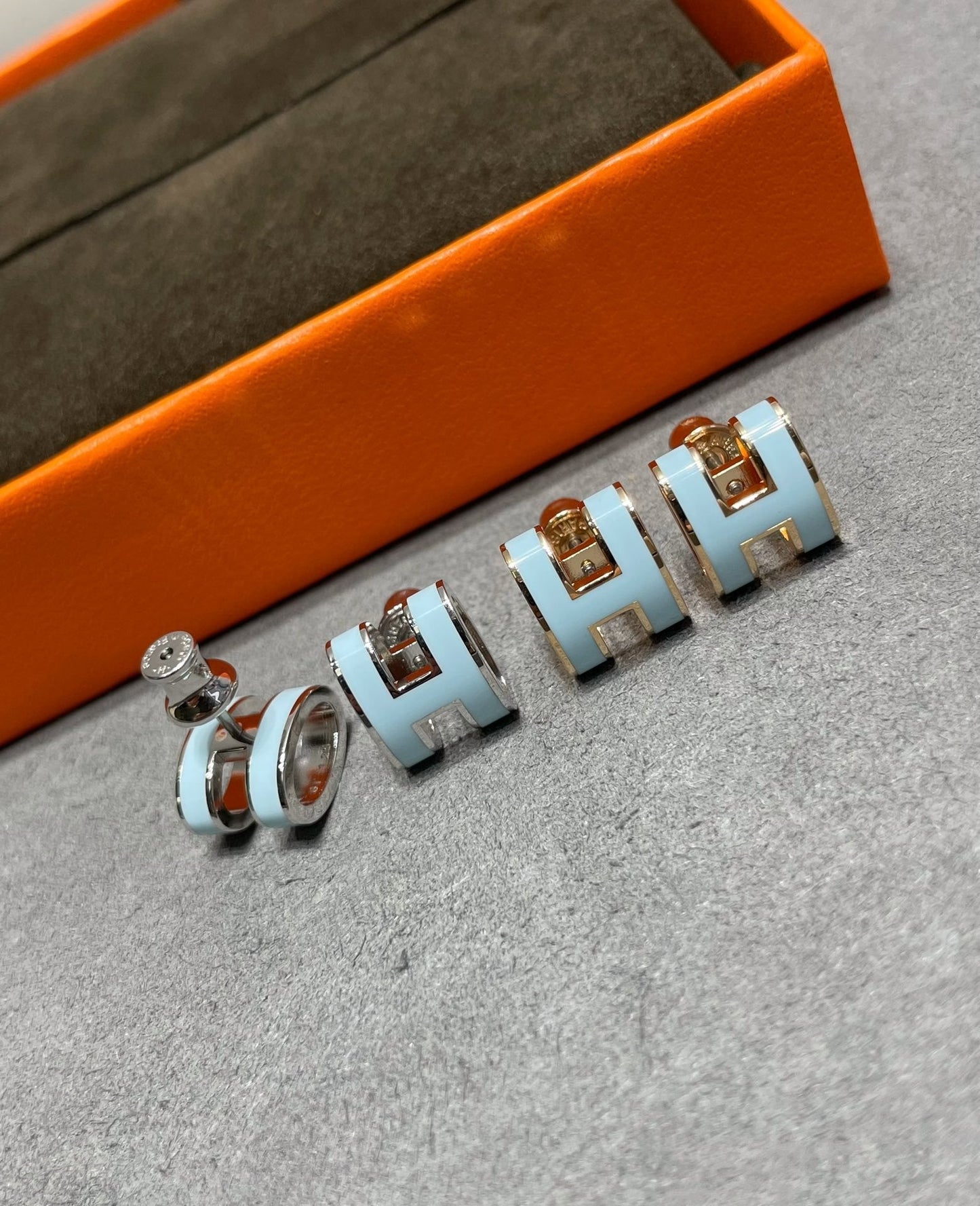 [Spark]POP H SKY BLUE STUD EARRINGS
