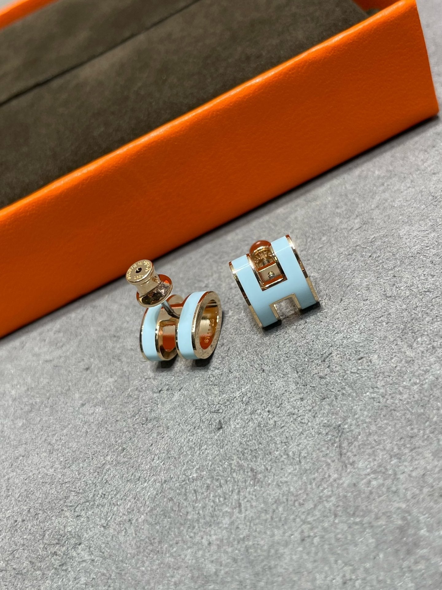 [Spark]POP H SKY BLUE STUD EARRINGS
