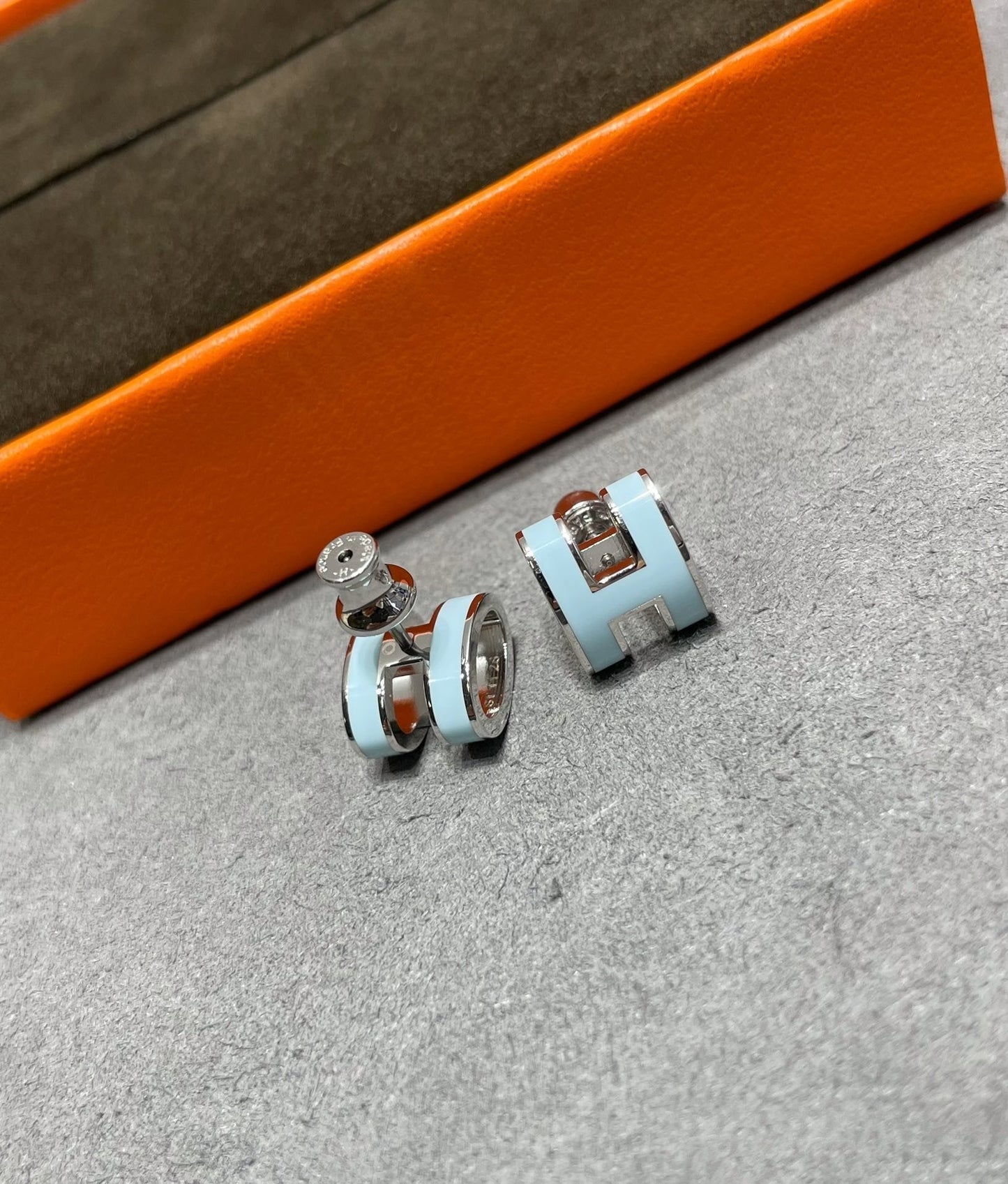 [Spark]POP H SKY BLUE STUD EARRINGS