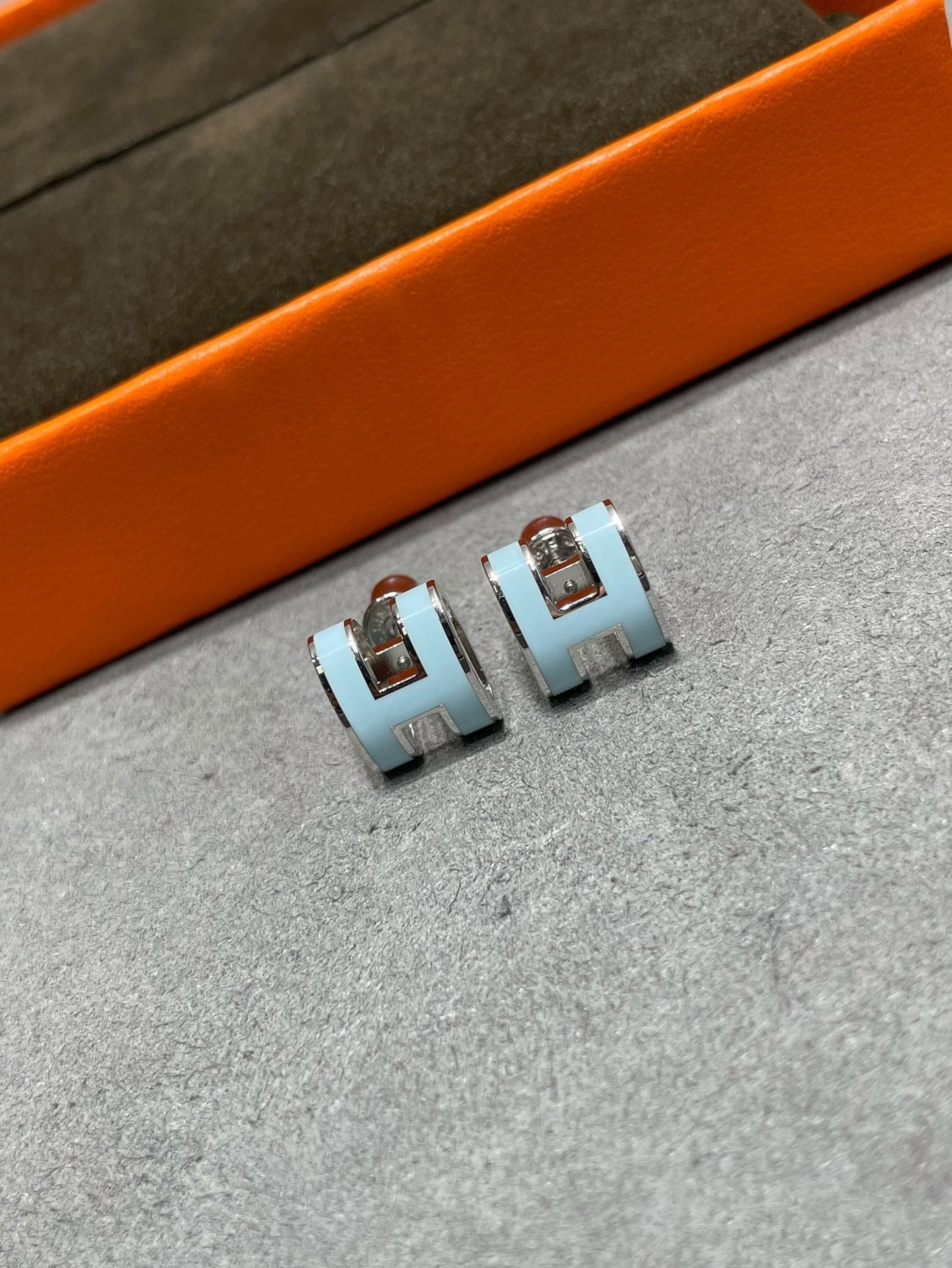 [Spark]POP H SKY BLUE STUD EARRINGS
