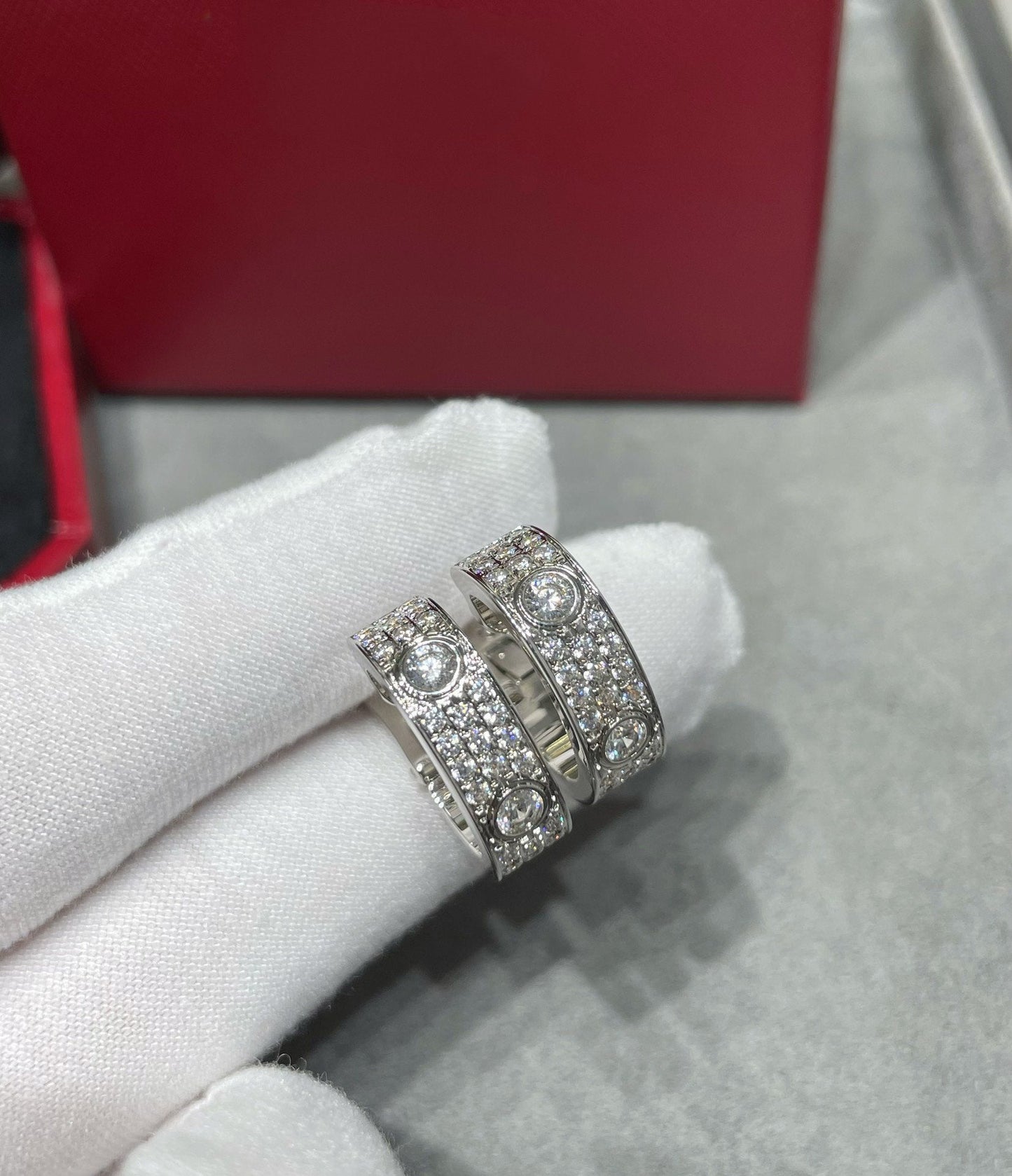 [Spark]LOVE 5.5MM DIAMOND PAVED EARRINGS