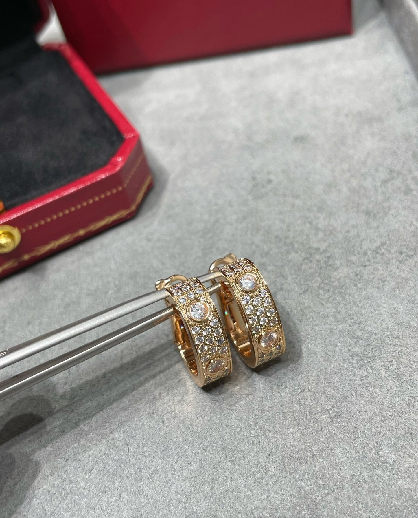 [Spark]LOVE 5.5MM DIAMOND PAVED EARRINGS