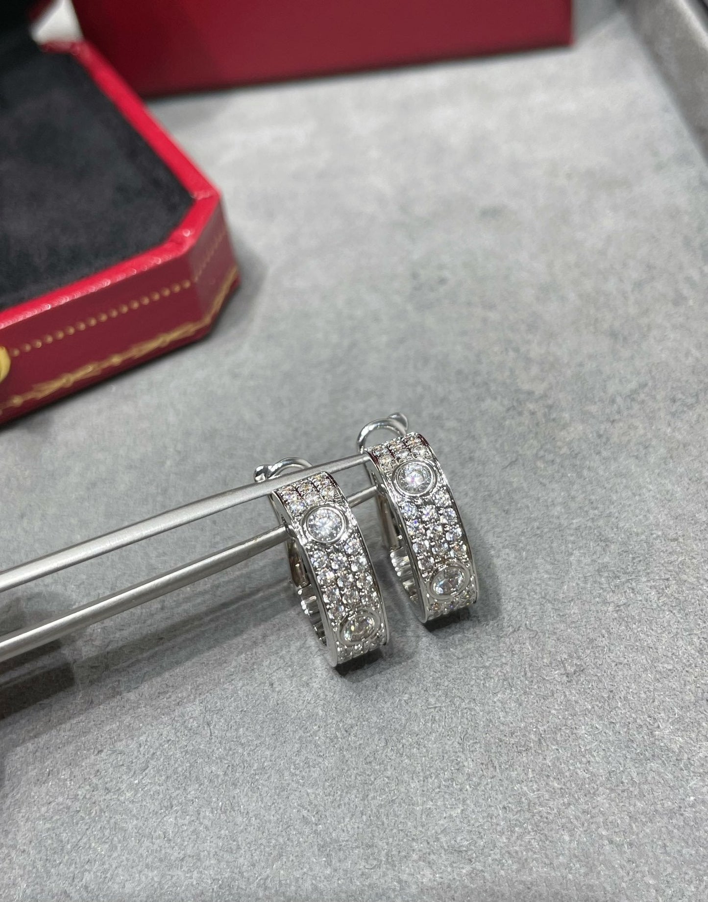 [Spark]LOVE 5.5MM DIAMOND PAVED EARRINGS