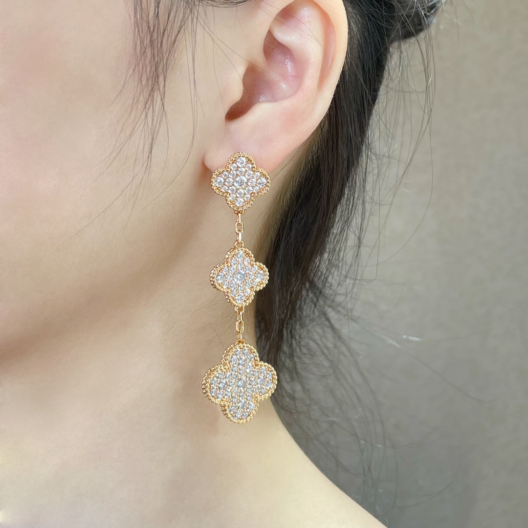 [Spark]CLOVER 3 MOTIFS DIAMOND PAVED Spark GOLD EARRINGS