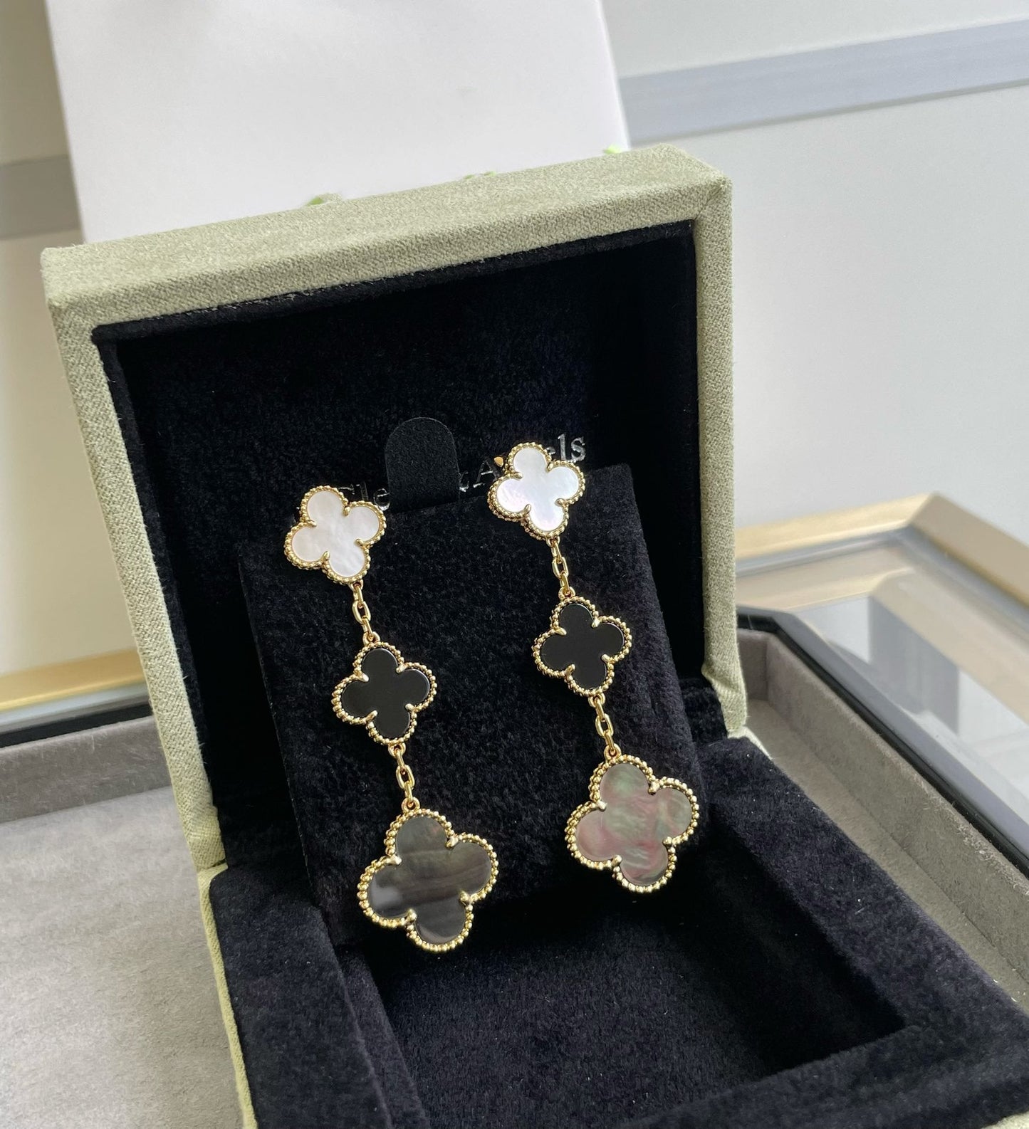 [Spark]CLOVER 3 MOTIF MOP ONYX DARK MOP PINK GOLD EARRINGS