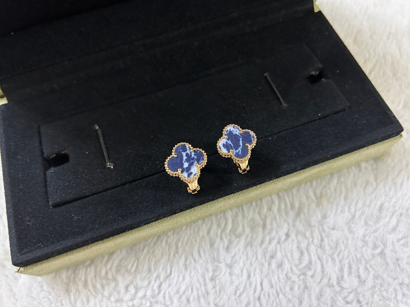 [Spark]CLOVER PIETERSITE MEDIUM STUD EARRINGS