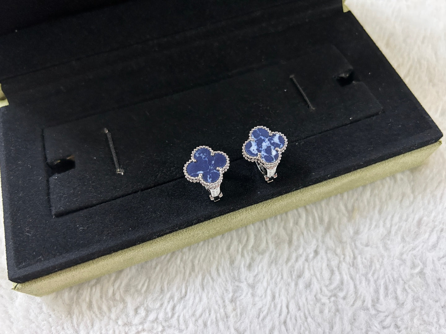 [Spark]CLOVER PIETERSITE MEDIUM STUD EARRINGS