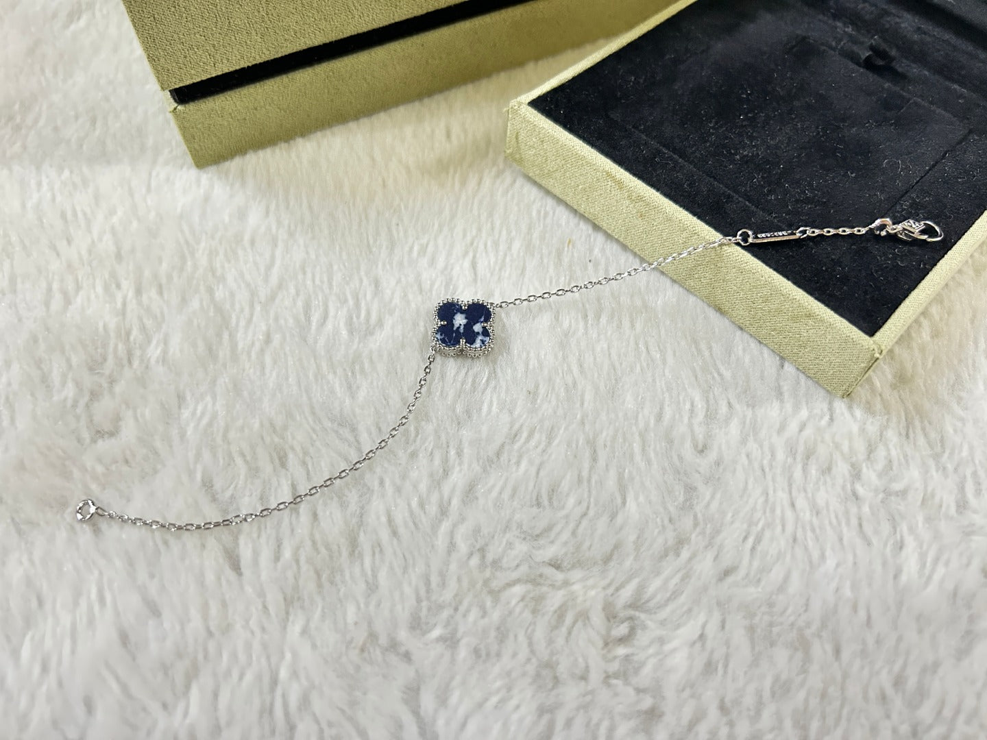 [Spark]CLOVER 1 MOTIF PIETERSITE BRACELET