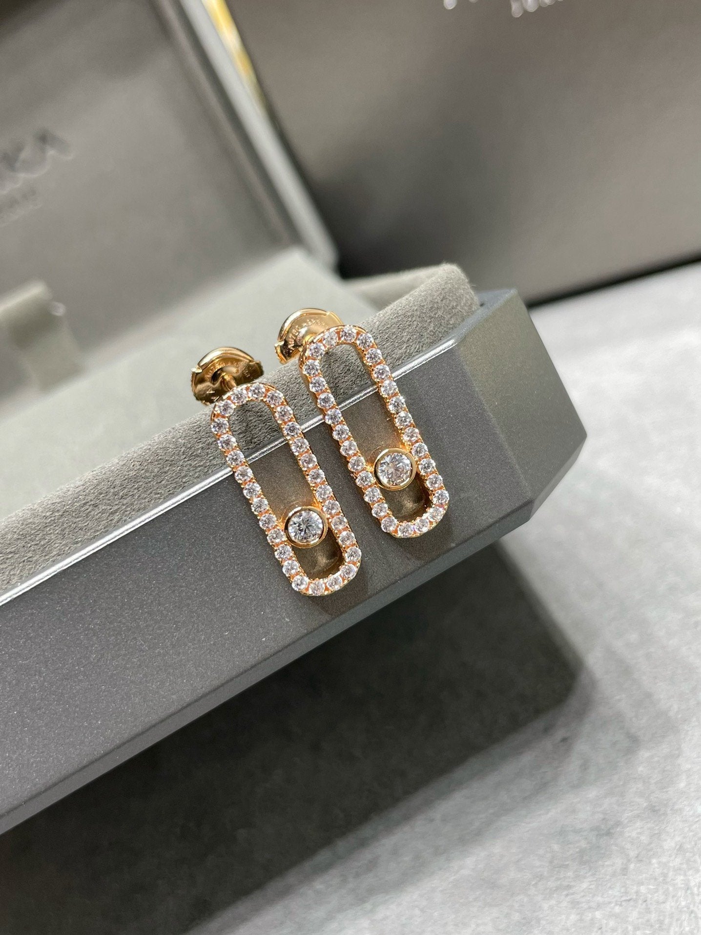 [Spark]MOVE UNO STUD DIAMOND PAVED EARRINGS