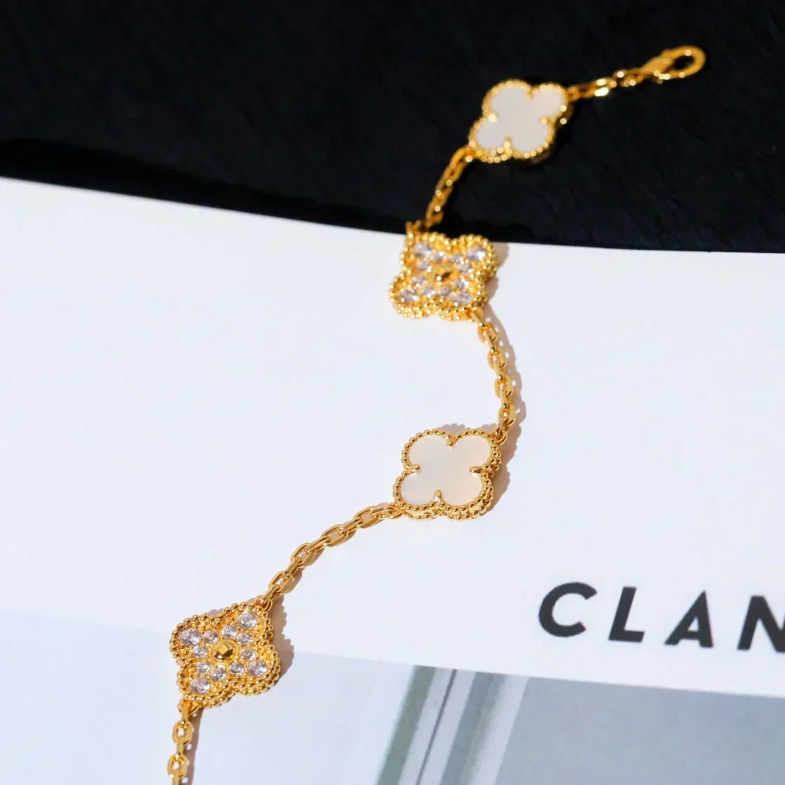 [Spark]CLOVER WHITE PEARL MOP 5 MOTIF BRACELET COLLECTION