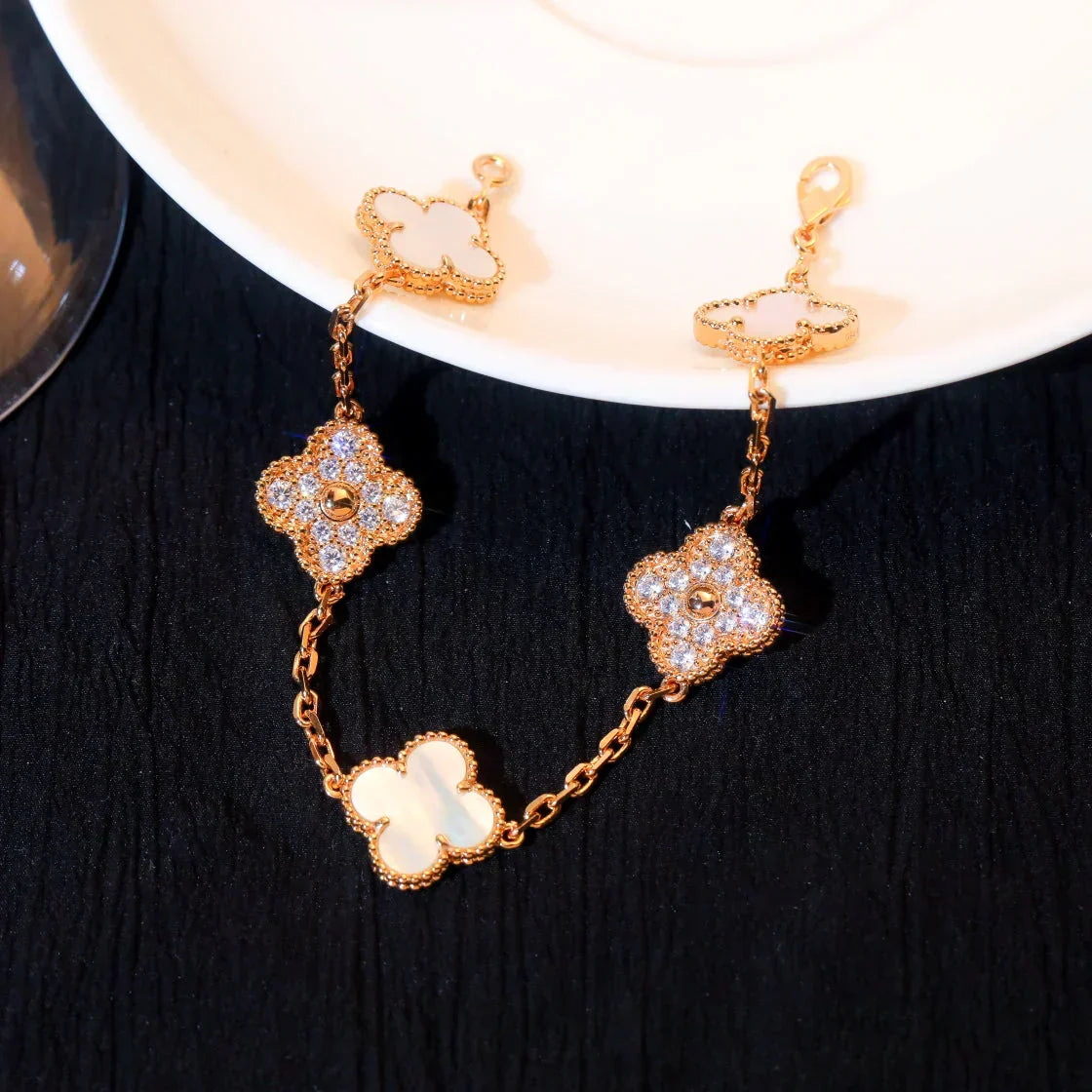 [Spark]CLOVER WHITE PEARL MOP 5 MOTIF BRACELET COLLECTION