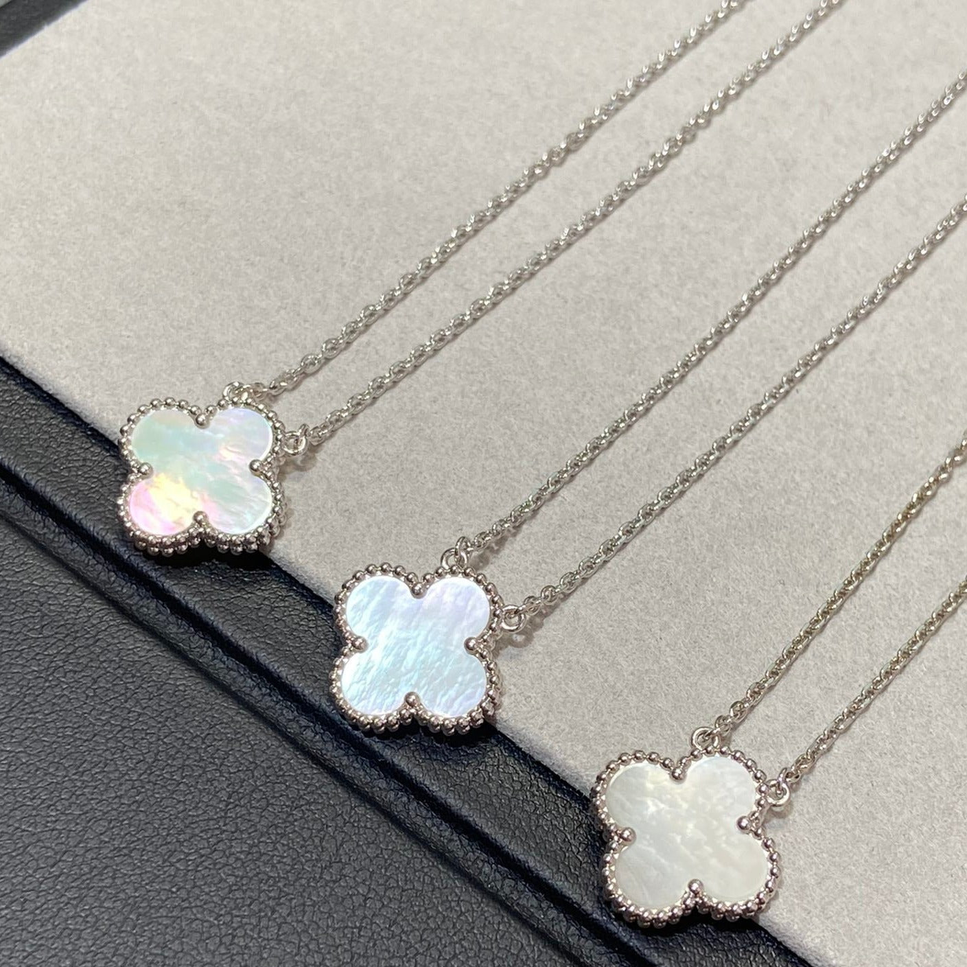 [Spark]CLOVER MEDIUM SILVER WHITE MOP NECKLACE