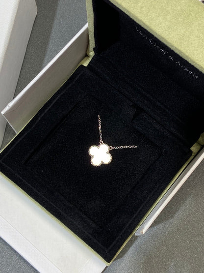 [Spark]CLOVER MEDIUM SILVER WHITE MOP NECKLACE