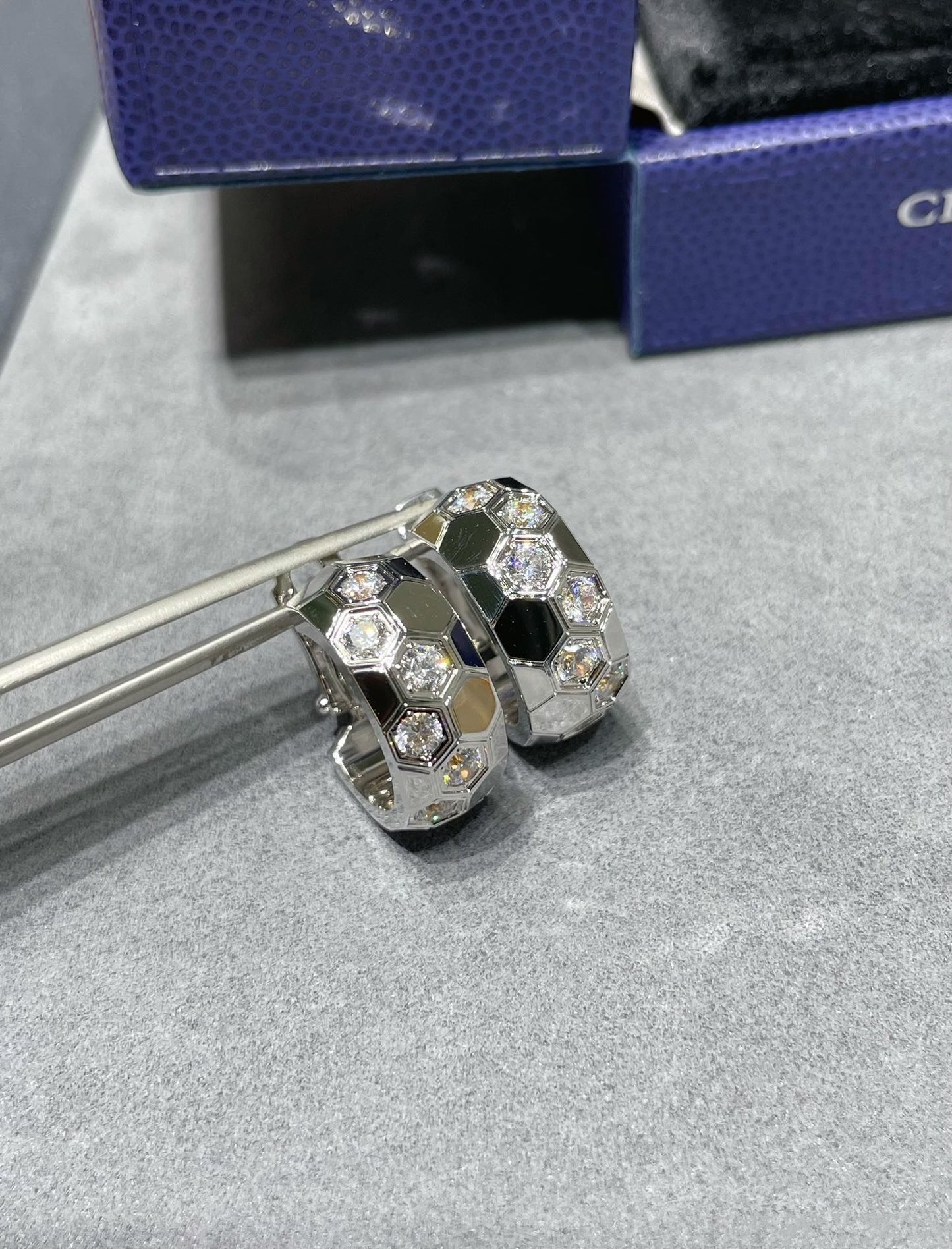 [Spark]BEE LOVE DIAMOND HOOP EARRINGS