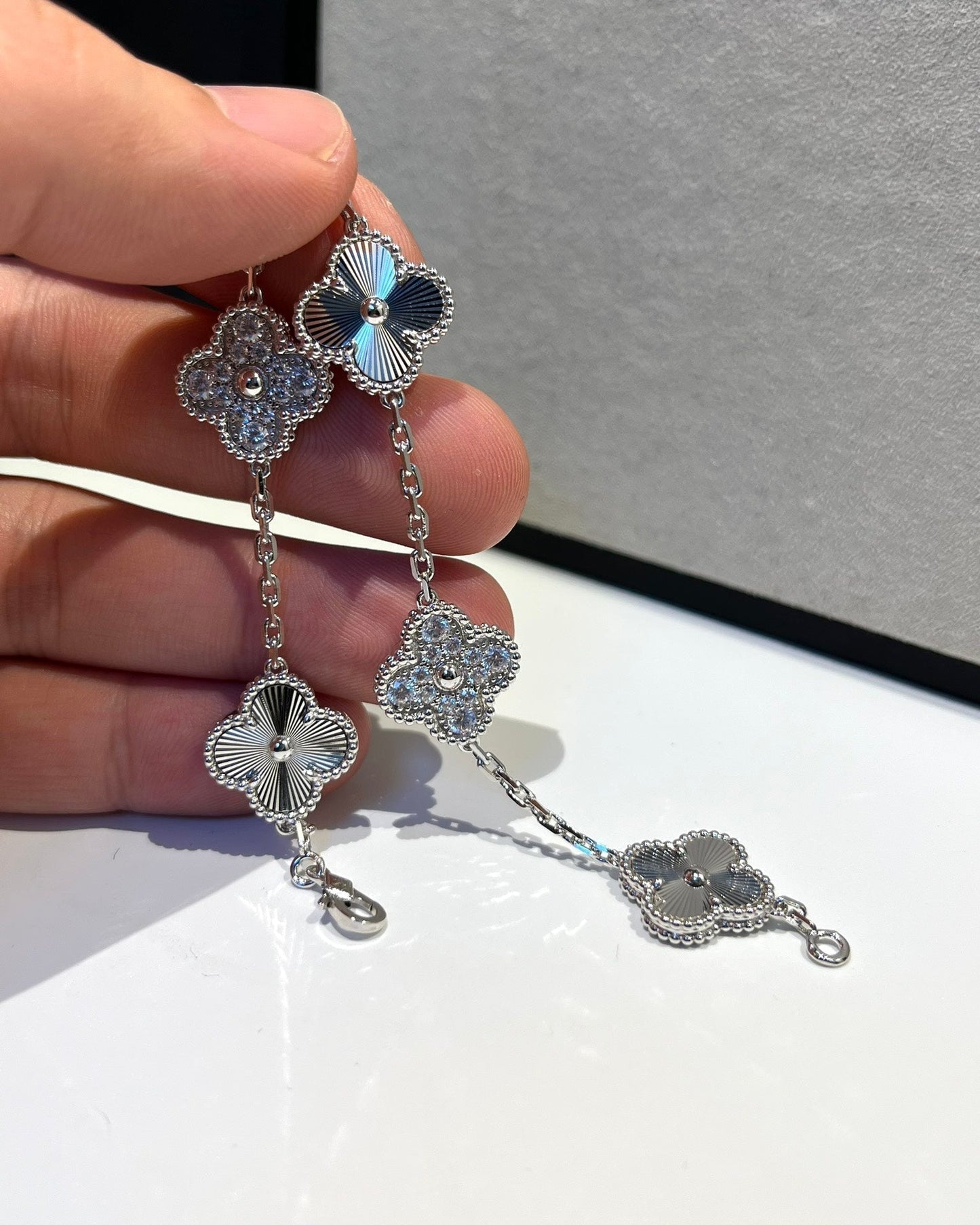 [Spark] CLOVER 5 MOTIF LASER BRACELET COLLECTION