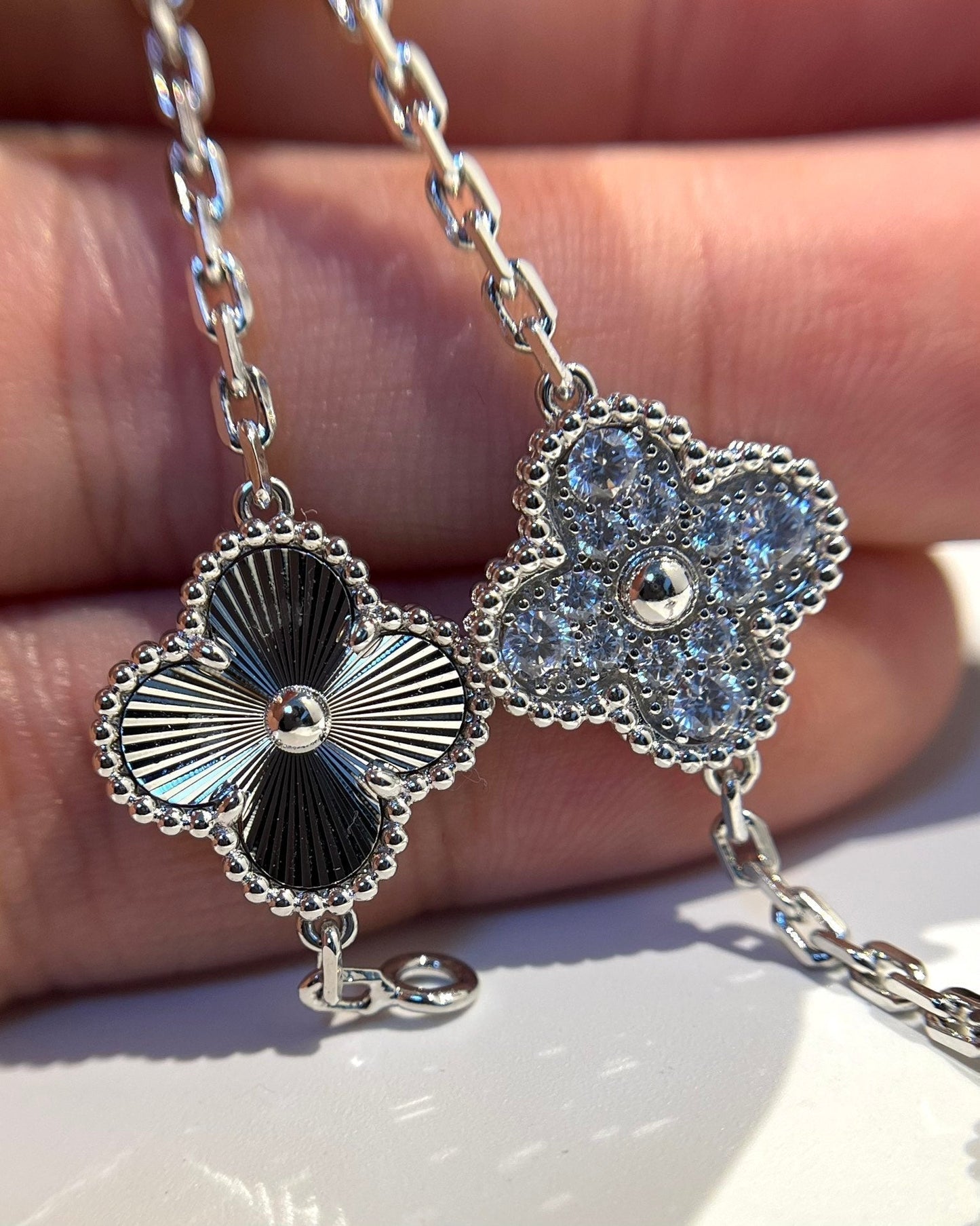 [Spark] CLOVER 5 MOTIF LASER BRACELET COLLECTION