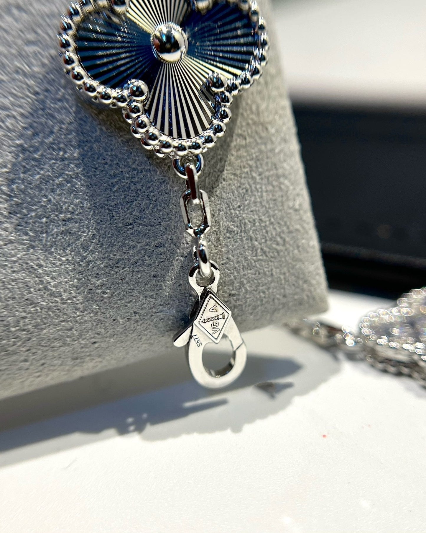 [Spark] CLOVER 5 MOTIF LASER BRACELET COLLECTION