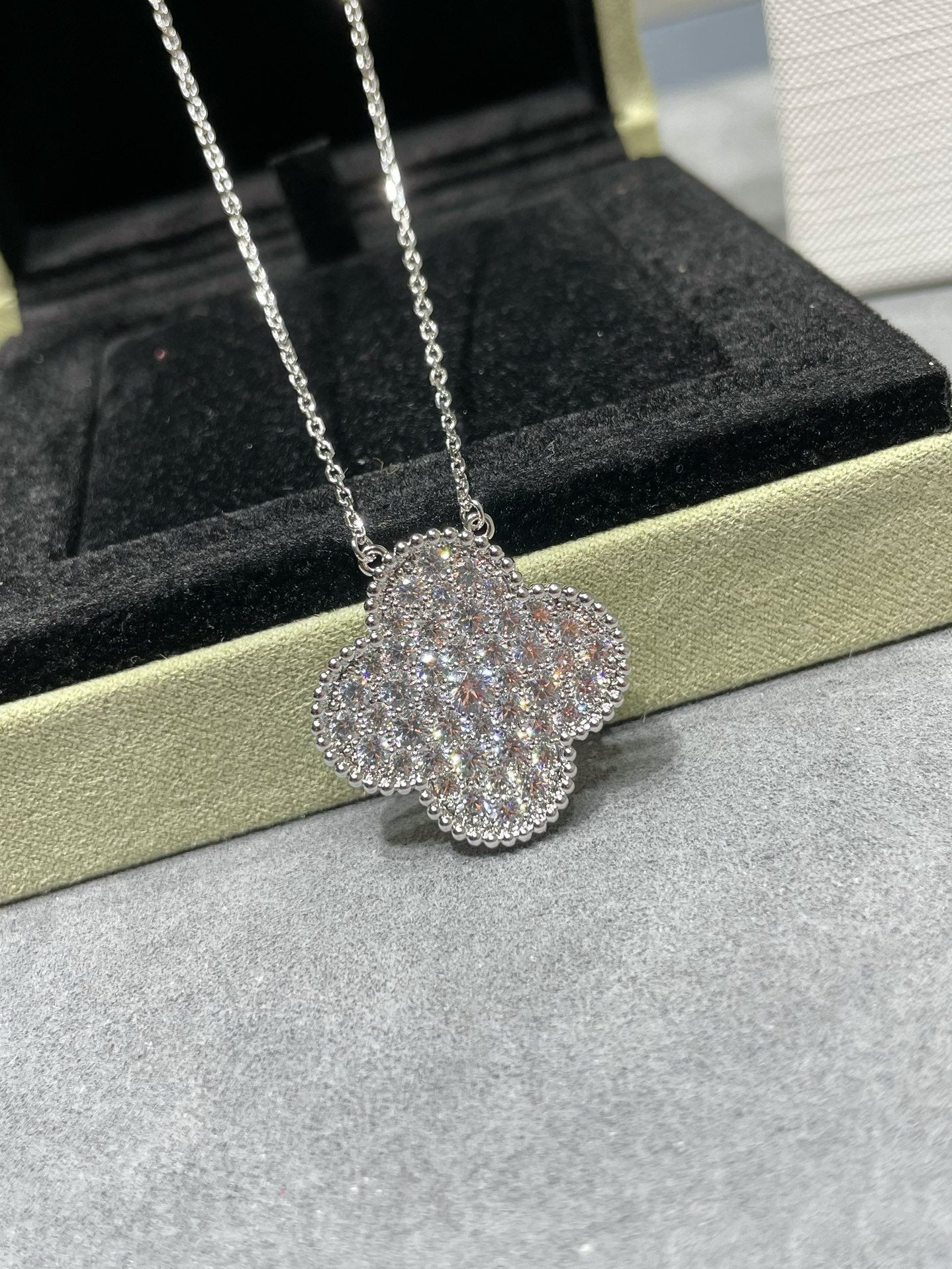 [Spark]CLOVER 25MM LARGE PENDANT DIAMOND PAVED SILVER NECKLACE