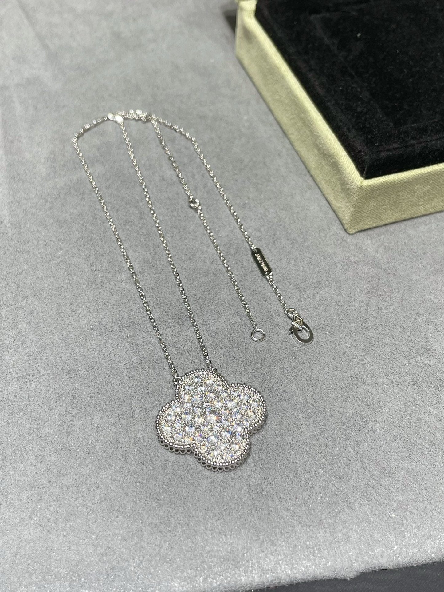 [Spark]CLOVER 25MM LARGE PENDANT DIAMOND PAVED SILVER NECKLACE